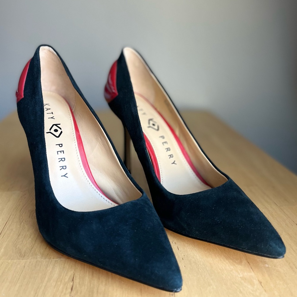 Katy Perry The Femi red lips black heels